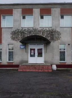Центральный вход в здание МБОУ ДО ДШИ.